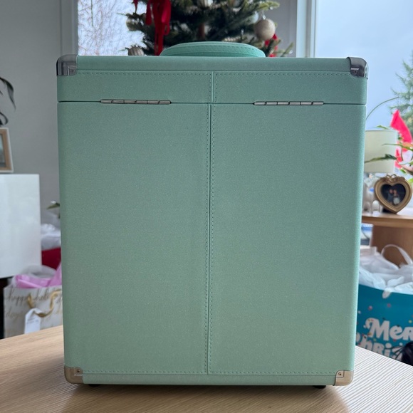 Taylor Swift The Life of a Showgirl Vinyl Case - Picture 3 of 4